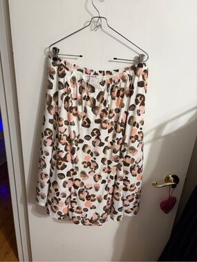 🥳 16w Allison Daley Cream Skirt with Brown and Pink Leopard Spots